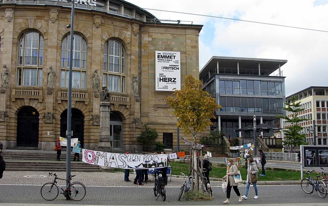 Активистки движения Omas Gegen Rechts ведут борьбу с антисемитами в Австрии и Германии